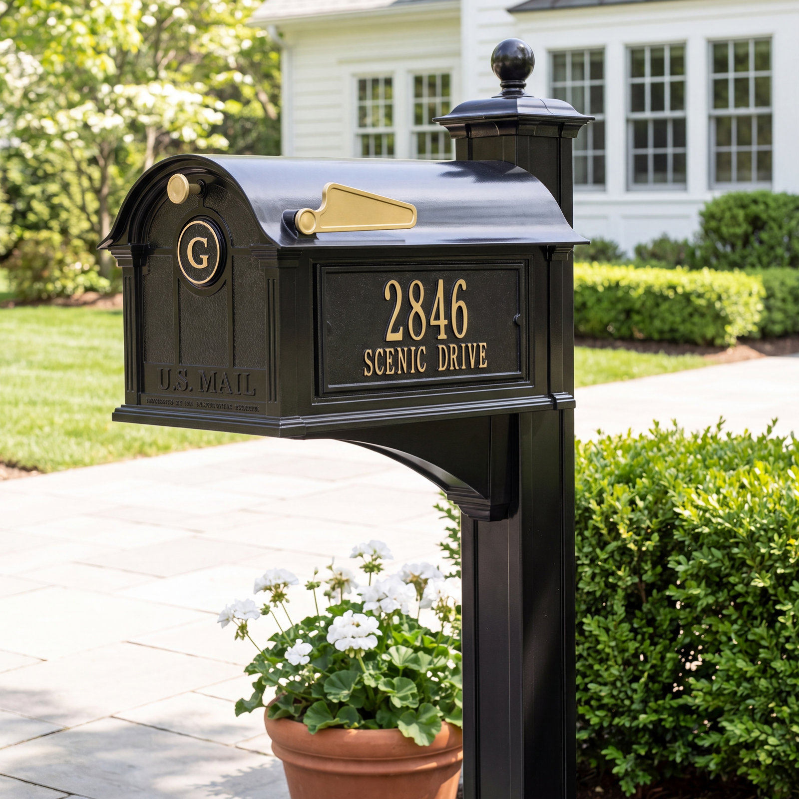 Balmoral Post-Mounted Mailbox, Black, Yes
