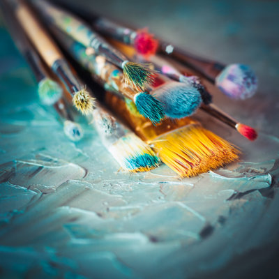 Pinceaux sur toile d'artiste