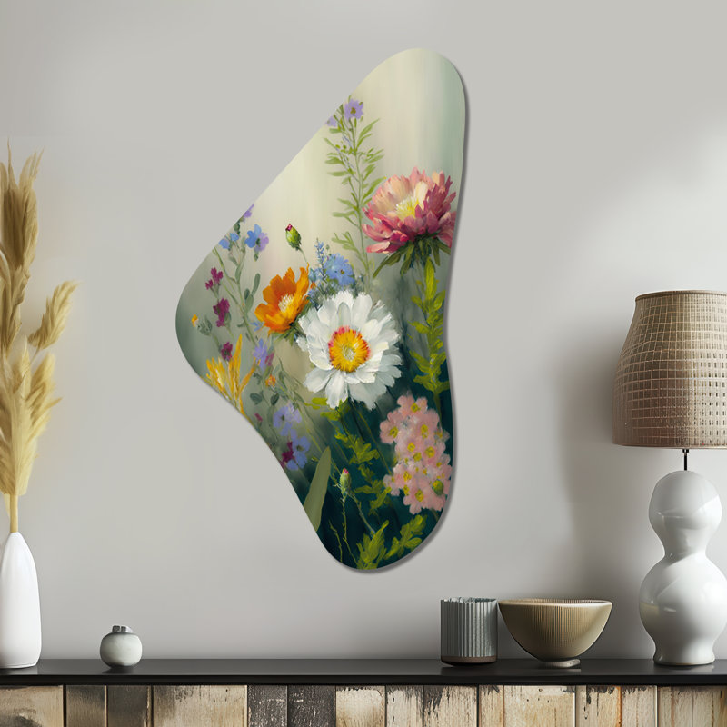 «Painted Blossoming Wildflowers VI» - art mural asymétrique en forme de boum floral, H 39 po x l 21 po