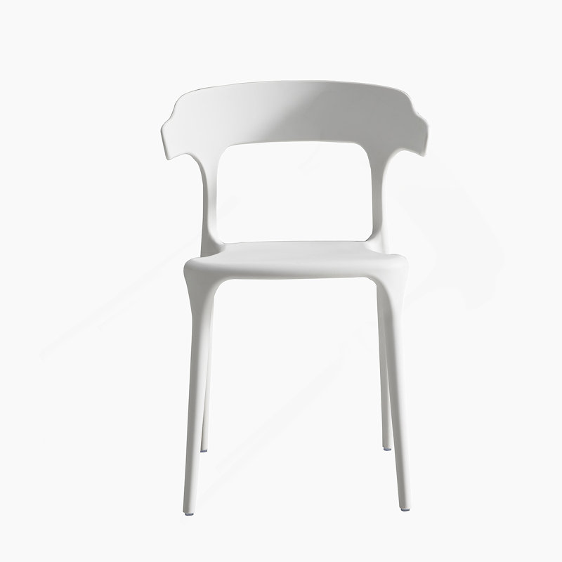 Un ensemble de 4 chaises empilées, Bleu