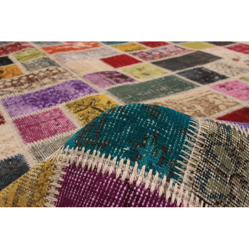 Tapis unique en laine noué à la main rouge / jaune / bleu 5 pi 6 po x 7 pi 8 po années 2010 Gettysburg