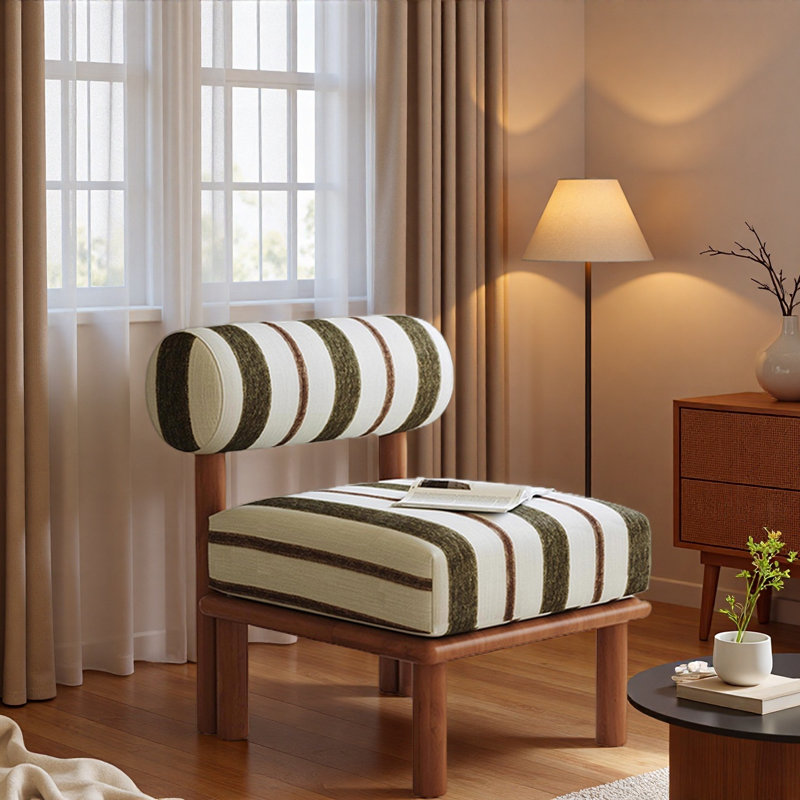 Chaise de loisirs rétro à rayures.