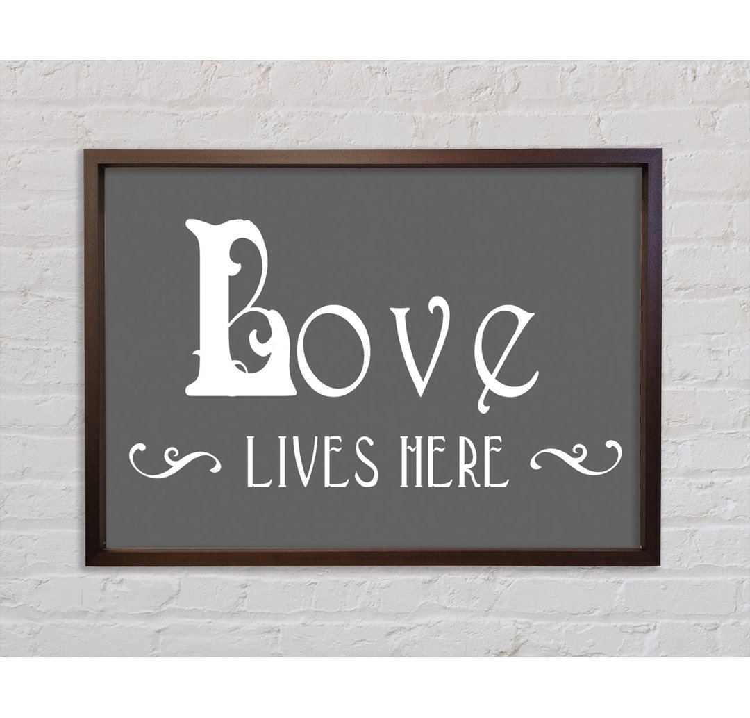 Love Quote Love Lives Here Vines Grau Gerahmter Druck