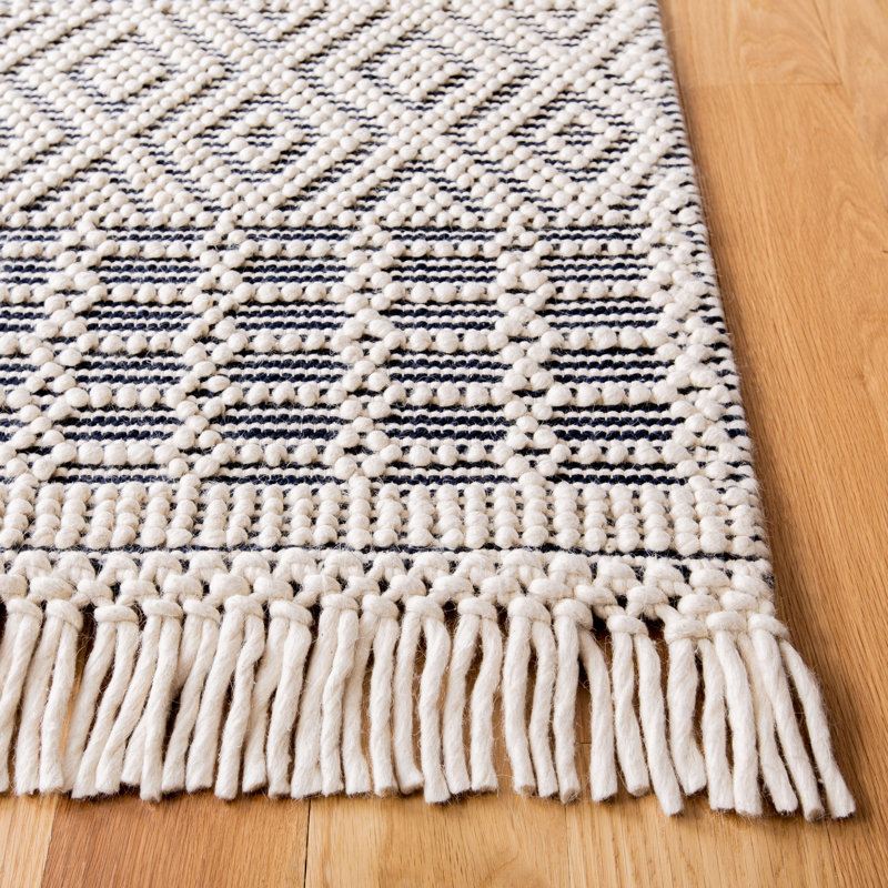Vintage Look Hand Woven Area Rug, Rectangle 183 x 274 cm