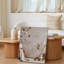 Toile, scène de chambre de bébé sereine ornée d'un mur beige texturé orné de doux éléments naturels-84096479