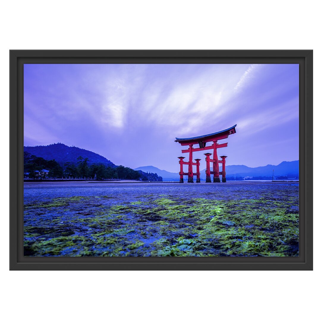 Gerahmtes Wandbild Torii in Hiroshima Japan