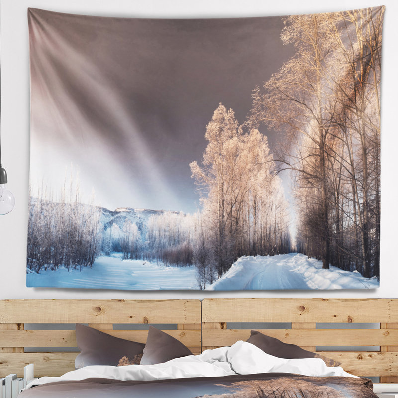 Tapisserie paysage paysage d'hiver futuriste, H 32 po x l 39 po