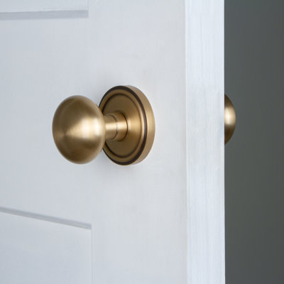 Double fausse poignée avec porte de la 5e Avenue Grandeur Georgetown Rosette