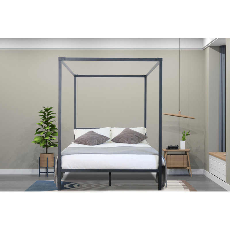 Macek Metal Bed, Kingsize (5')