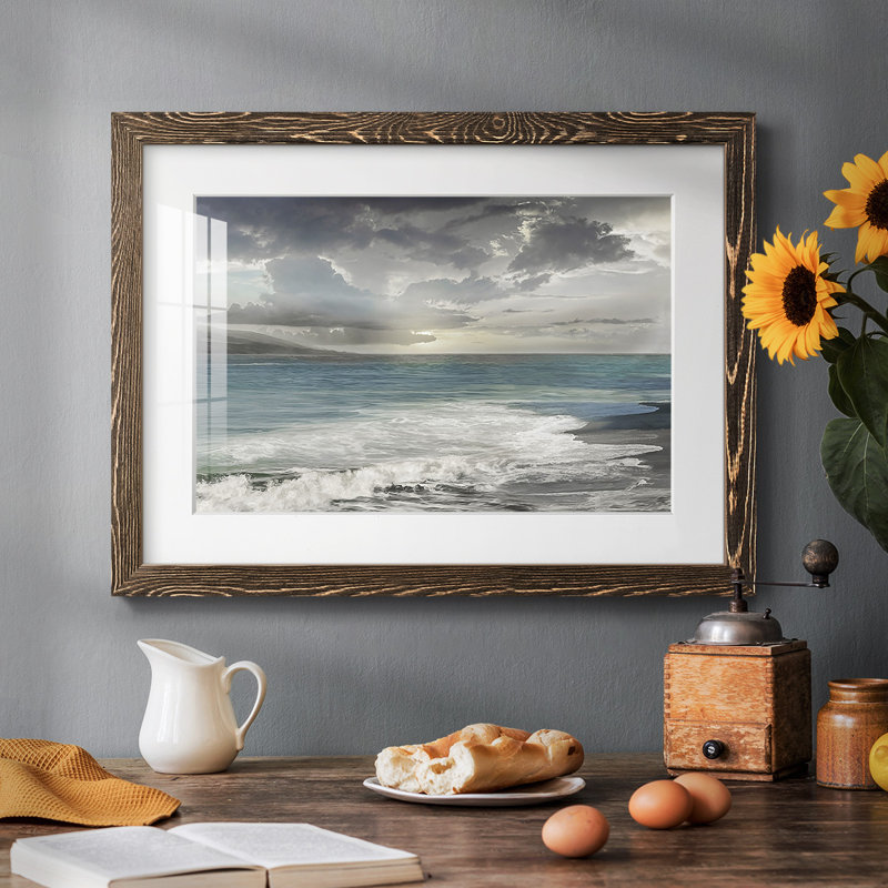 Shimmering Cove - reproduction de cadre photo unique, H 18 po x l 26 po x P 1,5 po, Noyer