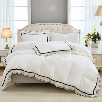 White Ruffle Comforter Set Queen Size,Pompoms Shabby Chic Cute Boho Bedding Sets,Fluffy Coquette Cute Comforter Sets for All Season,Vintage Bedding Lightweight Set for Room Decor