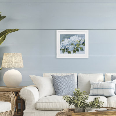 «Blue Spring Cottage Hydrangeas», reproduction d'art sous verre encadrée par Katrina Pete