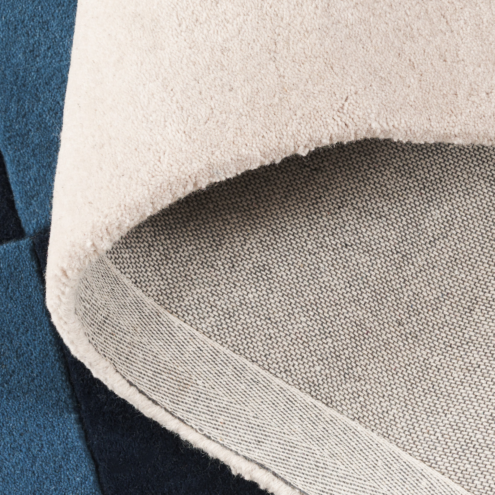Deja Beige Blue Hand-Woven Abstract Rug, Rectangle 5' x 8'