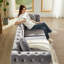 Canapé Chesterfield en velours avec clous en cuivre et boutons capitonnés-1209347482-1209347483