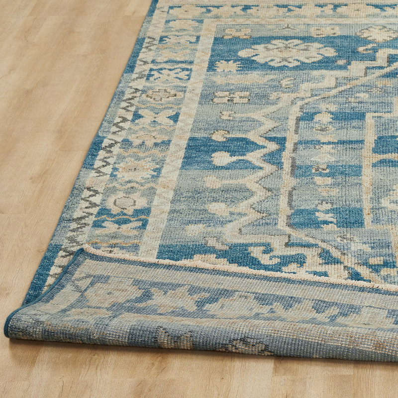 Amaris Azure Medallion Hand-Knotted Wool Area Rug, Rectangle 6' x 9'