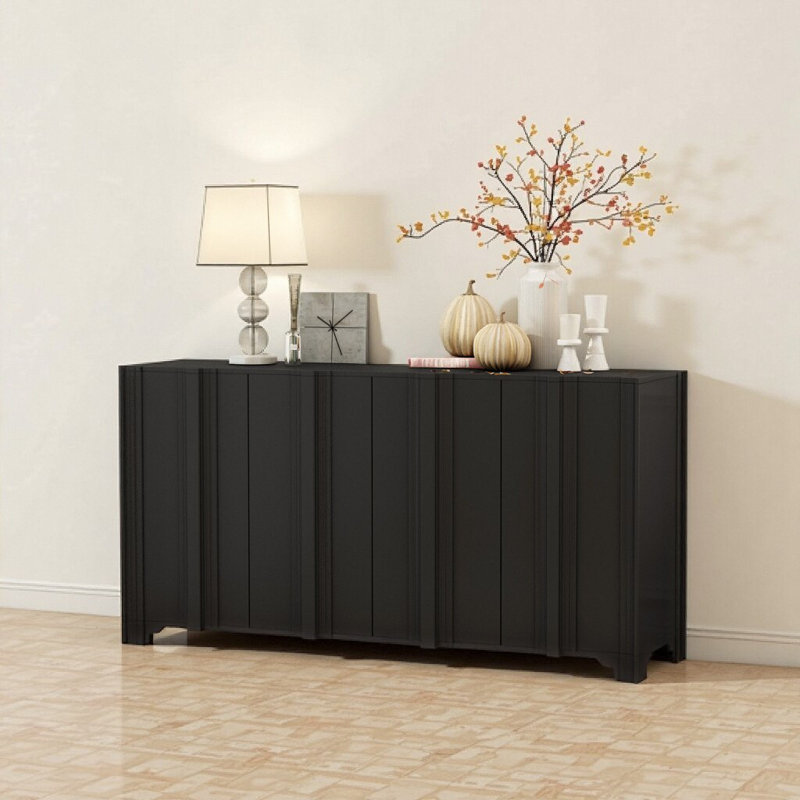Buffet 4 portes en placage de pin noir, accents linéaires complexes et pieds triangulaires pour le salon, Noir