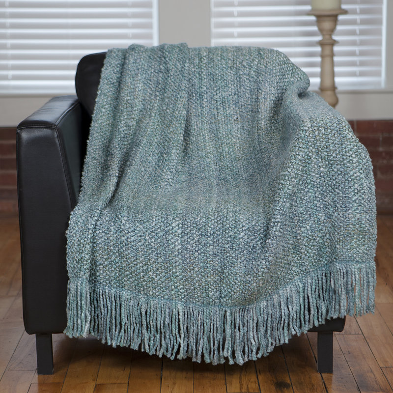 Talassa Rozella Throw, Seamist