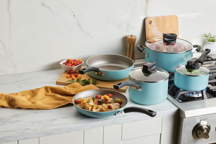 Cookware set.
