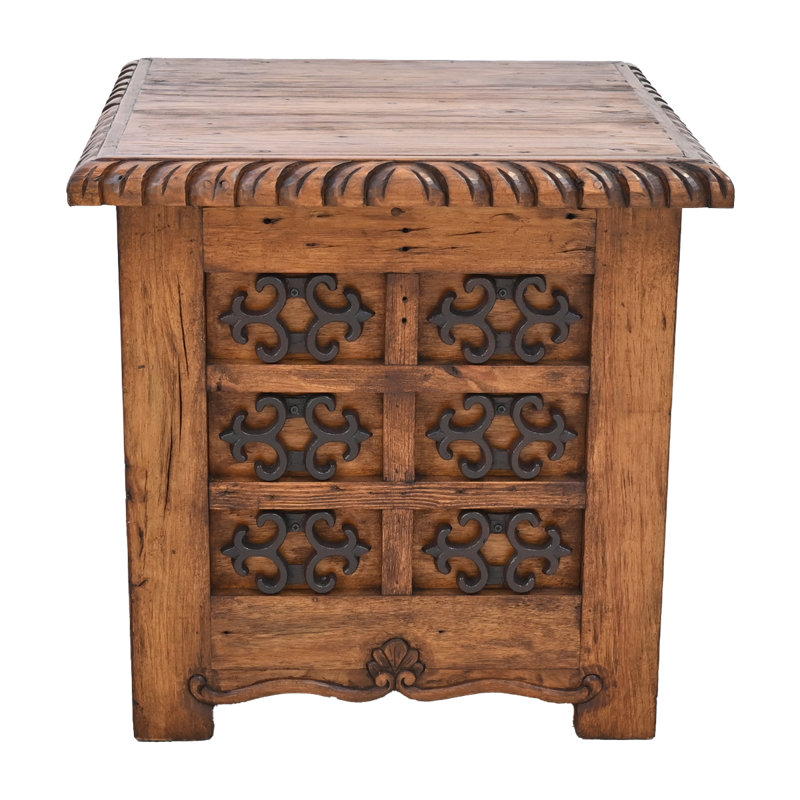 Table d'appoint rustique en bois sculpté à la main avec incrustations décoratives en métal