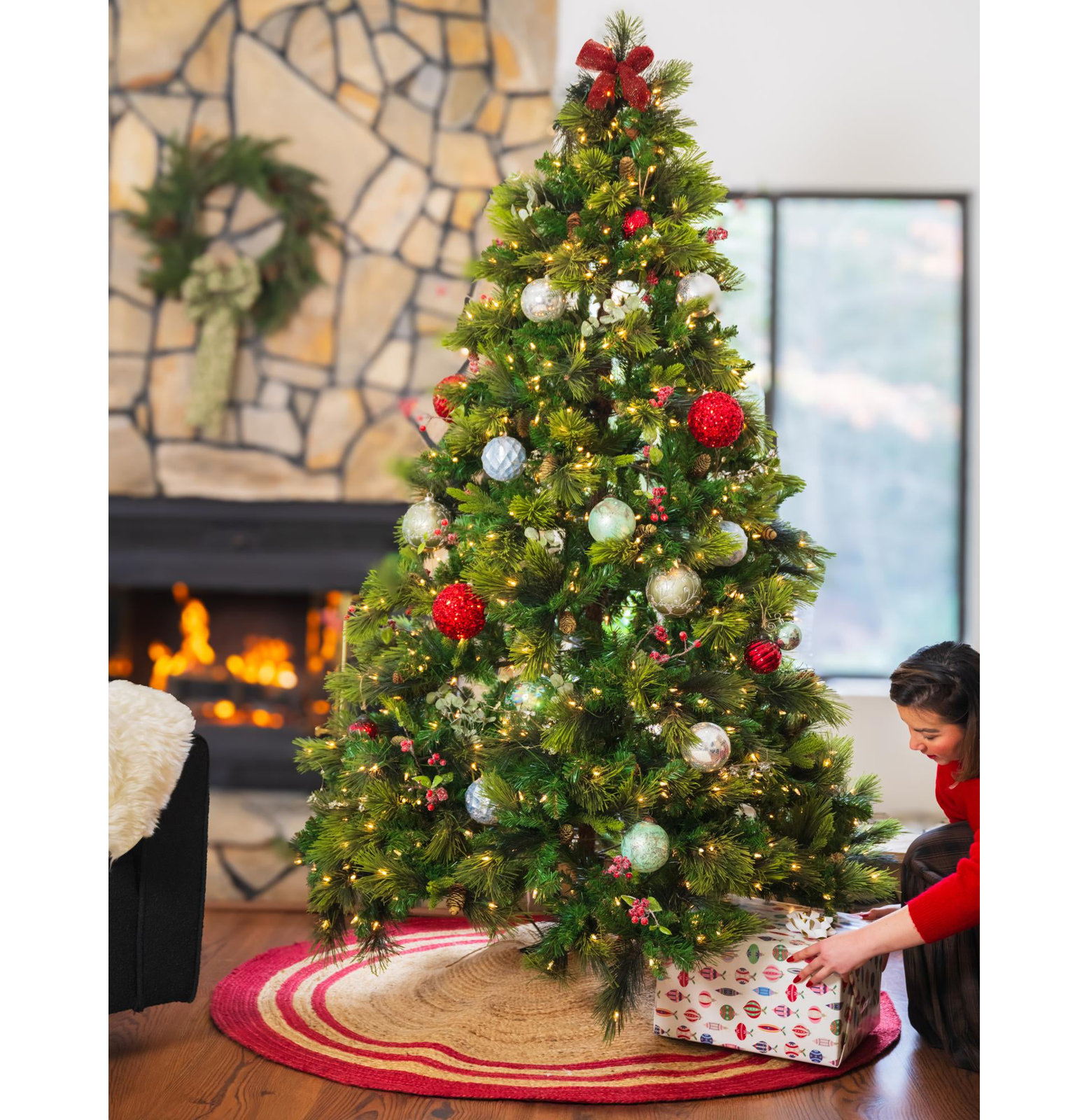 Christmas Tree Skirt, Round 4'1", Beige/Red