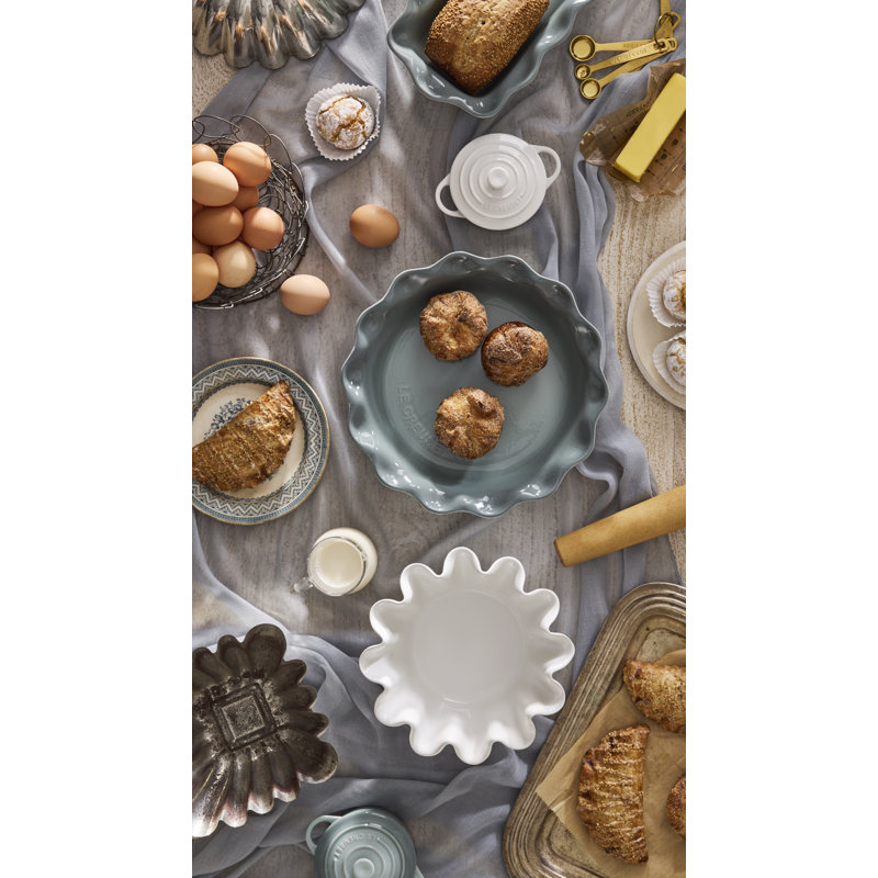Le Creuset Stoneware 9" Pie Dish, Sea Salt