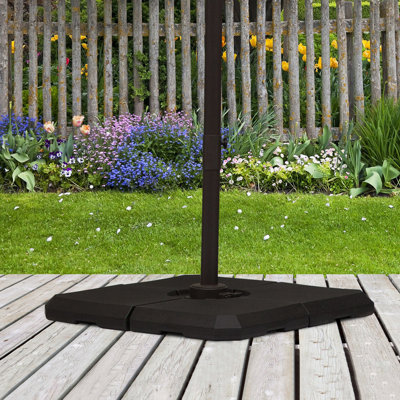 La base de parasol d'une capacité de 264 lb -, assure la stabilité du support en porte-à-faux par mauvais temps, avec une base transversale de 39,37 po X, capacité, coupe-vent