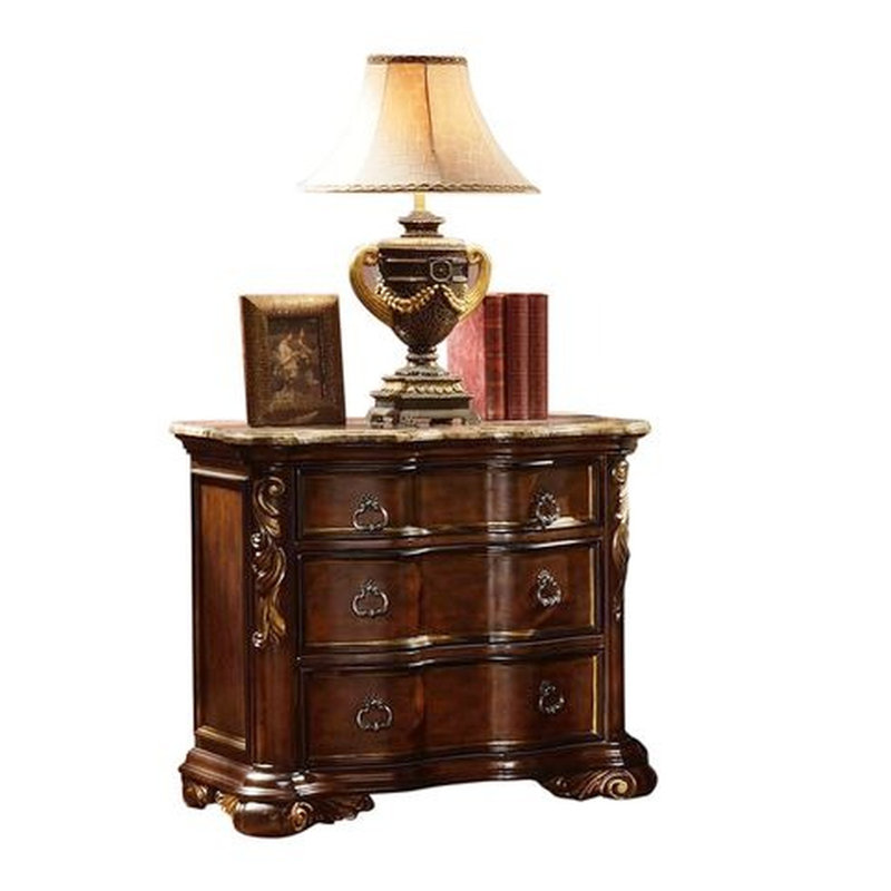 Table de chevet élégante en noyer foncé - 3 tiroirs inclus pour ajouter style et fonctionnalité à votre