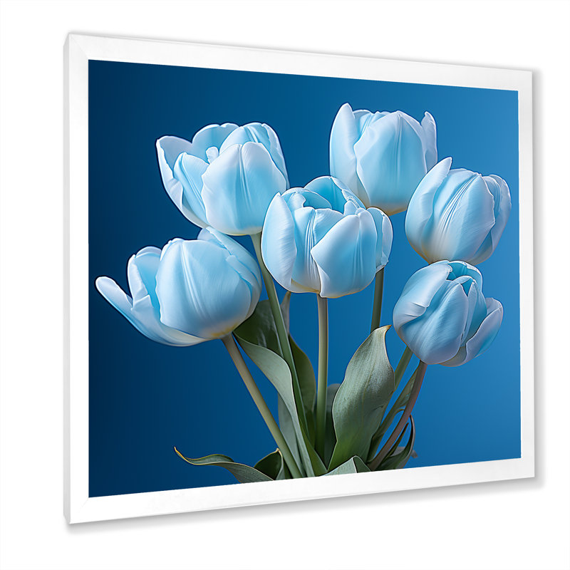 «Azure Blue Tulips Bloom IV» sur toile, H 30 po x l 30 po x P 1 po, Cadre simple blanc