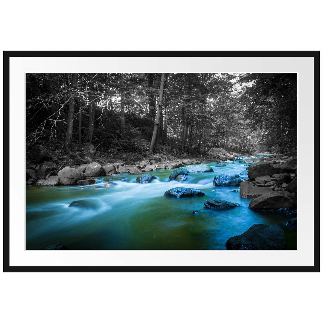 Gerahmtes Poster Fluss im Wald mit Steinen