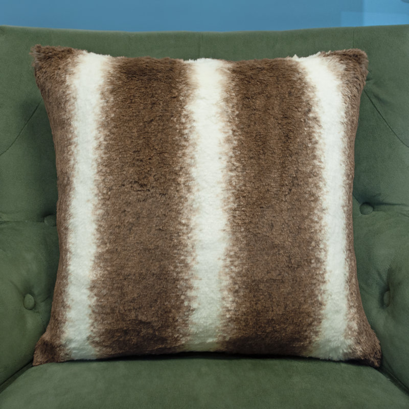 Coussin décoratif à double face en fausse fourrure à double face Thomas Collection®, 20" x 20"