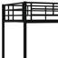 Un lit superposé en métal surdimensionné au-dessus d'un lit double, équipé d'une échelle de rangement latérale et d'une armoire-2088673408-2102549784