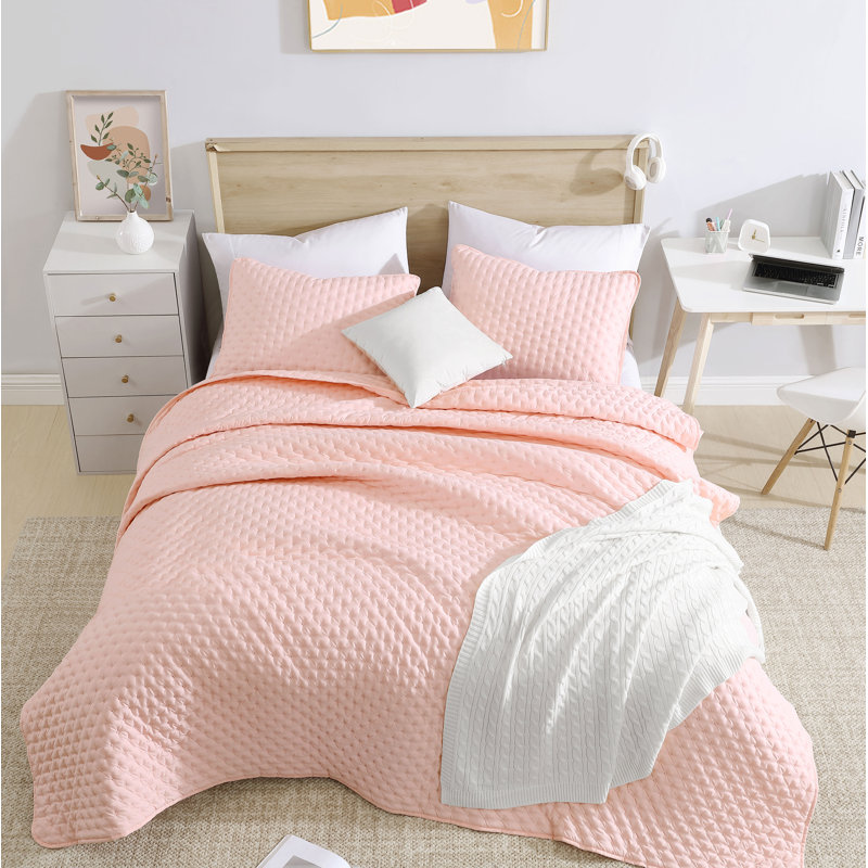 Swift Home Ultra-Soft Floral 3-Piece MicrofiberQuilt Set - Debossed Quatrefoil Dimple - Cute, Feminine, Bubbly - All-Seasonal, Durable, Easy Care
