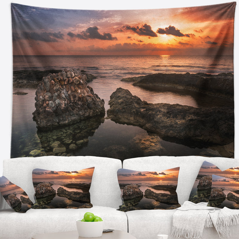 Tapisserie «Beach Rough Coast» avec ruines antiques, H 32 po x l 39 po