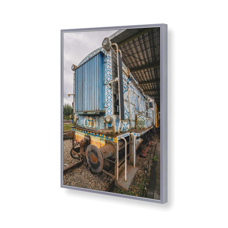 «Railroad Car III» par Martin Podt, reproduction d'art, Argent, L 20 x H 30, Impression encadrée