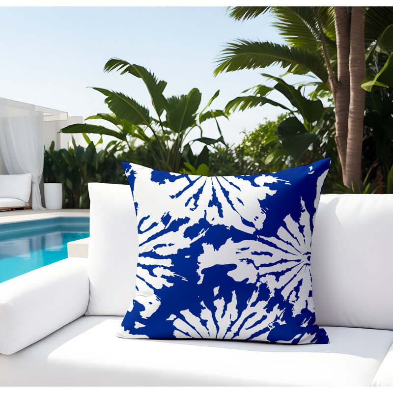 Coussin Cecil, H 17 po x l 17 po, Bleu marine / blanc