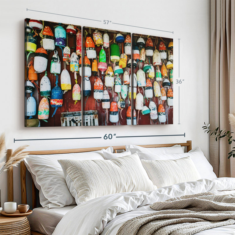 «Hanging Lobster Buoys», 3 pièces sur toile, H 36 po x l 57 po x P 1,25 po