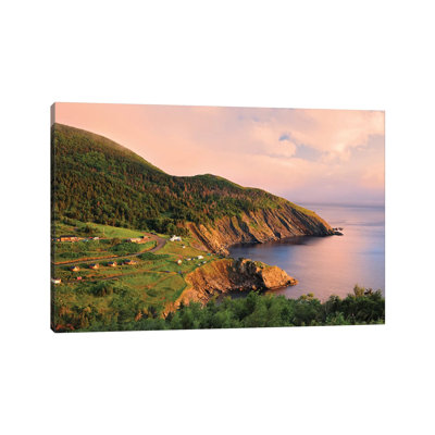 Canada, Nouvelle-Écosse, Meat Cove. Coucher de soleil sur l'île du Cap-breton par Jaynes Gallery - Photographie sur toile tendue