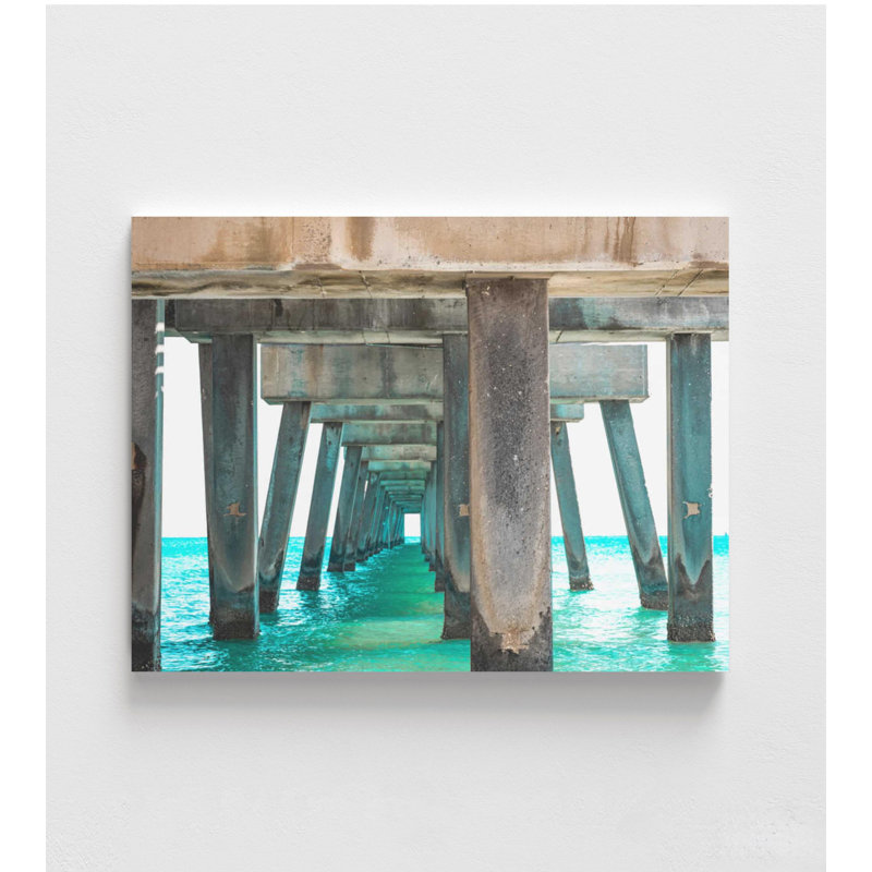 Under the Pier, reproduction: vue sur l'océan, art côtier moderne - décoration murale encadrée, H 12 po x l 16 po