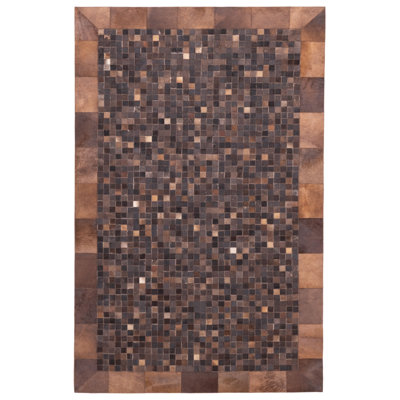 Tapis en cuir de vache brun patchwork 5 pi 1 po x 8 pi 0 po