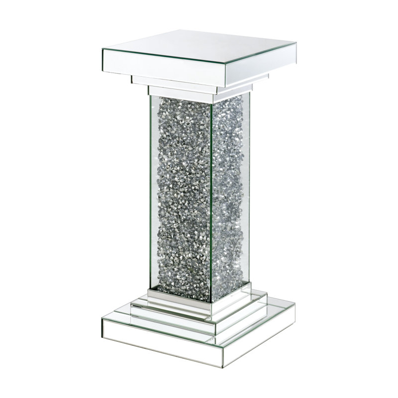 Piédestal, miroir et faux diamants