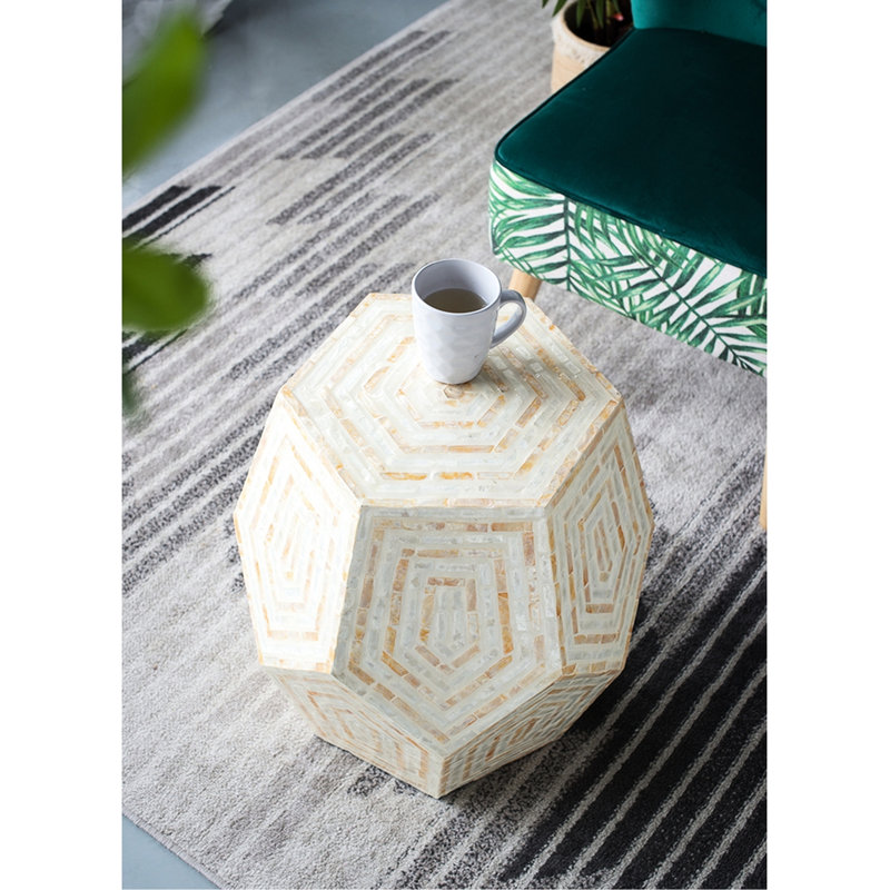 Tabouret de 18 po x 18 po x 21 po avec capes hexagonales, couleur crème et jaune, incrustations incrustées, embellissements en forme de losange, tabouret de table d'appoint ou pour table d'appoint, attributs, ornements, à utiliser comme