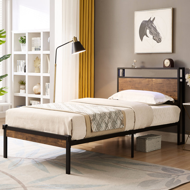 Lit plateforme en métal avec tête de lit en bois, compartiment, espace de rangement abondant, sans sommier, assemblage sans effort, silencieux, stable, noir moderne avec fente, espace, ressort