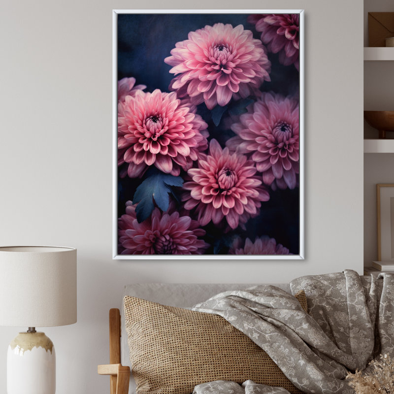 «Pink Grey Mums Spendor», reproduction sur toile, H 32 po x l 24 po x P 1 po, Cadre flottant blanc
