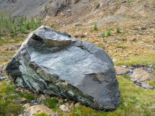 États-Unis Washington State Alpine Lakes Wilderness Stuart Range Chiwaukum Schist Boulder, impression par Jamie & Judy Wild (36 x 24) US48JWI5227