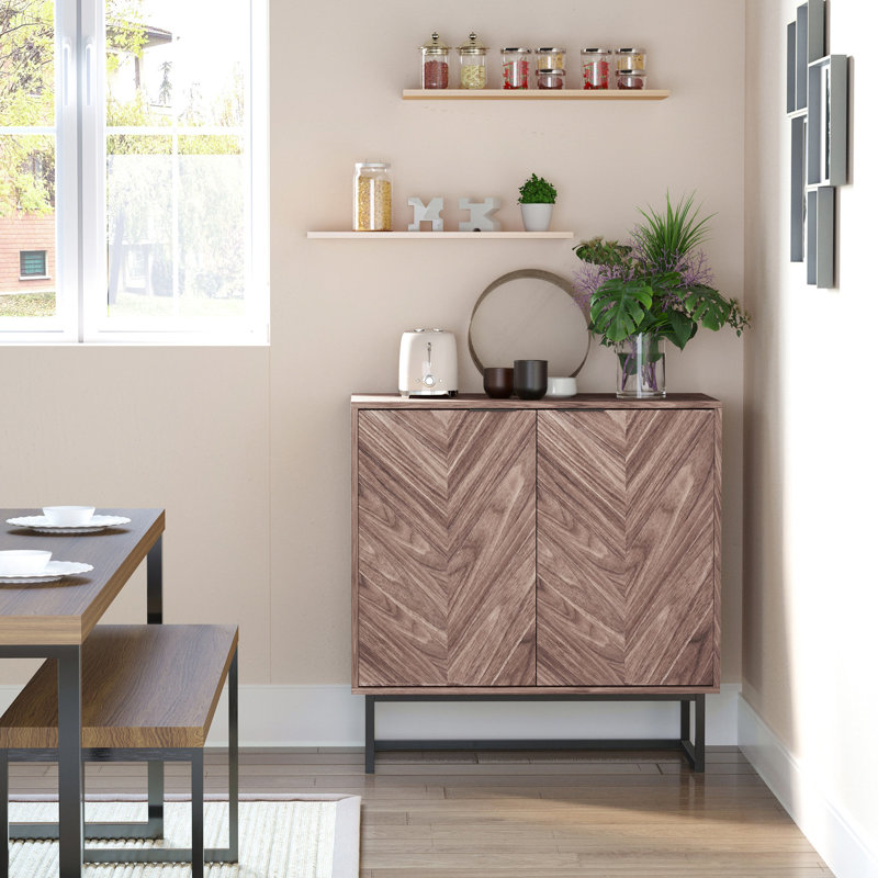 Buffet armoire, finition noyer avec double porte et tablette ajustable pour rangement organisé