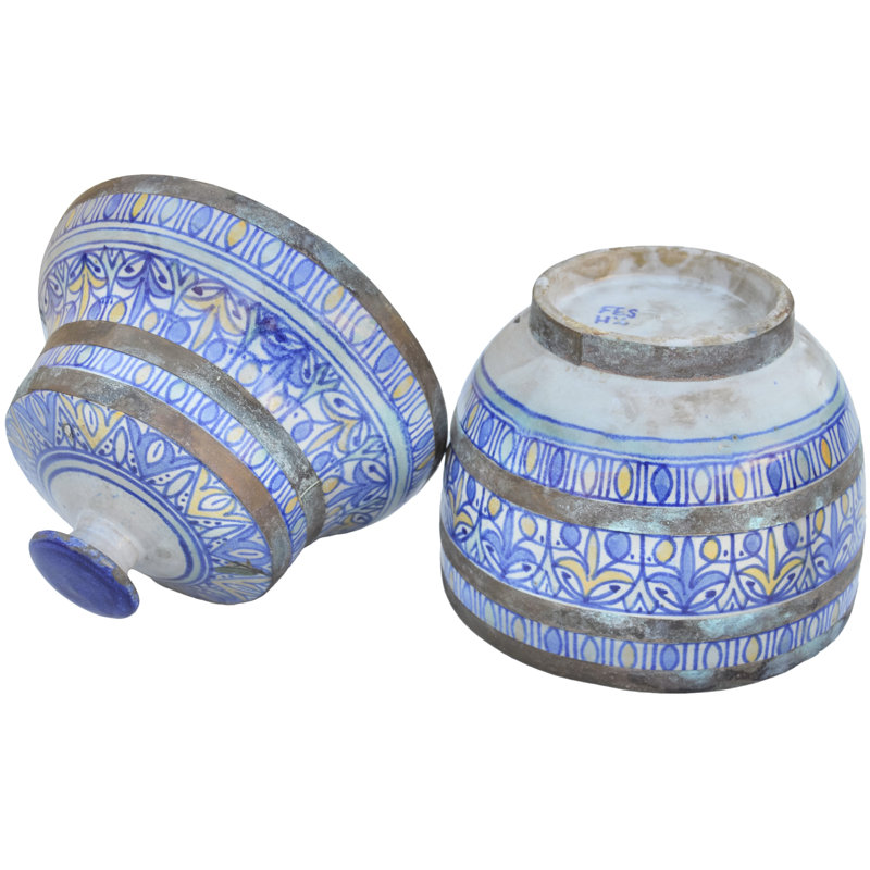 Vase en céramique bleu du début du 20e siècle avec bandes de laiton incrustées