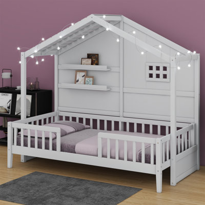 Lit maison avec tablettes, lit maison avec fenêtre et bande lumineuse étincelante sur le toit