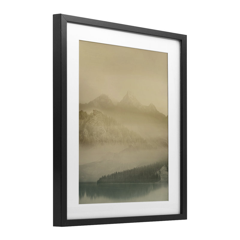 «Misty Mountain Awakening», reproduction encadrée sous verre, design par Gemma Bardot, H 21 po x l 17 po, Cadre noir minuit
