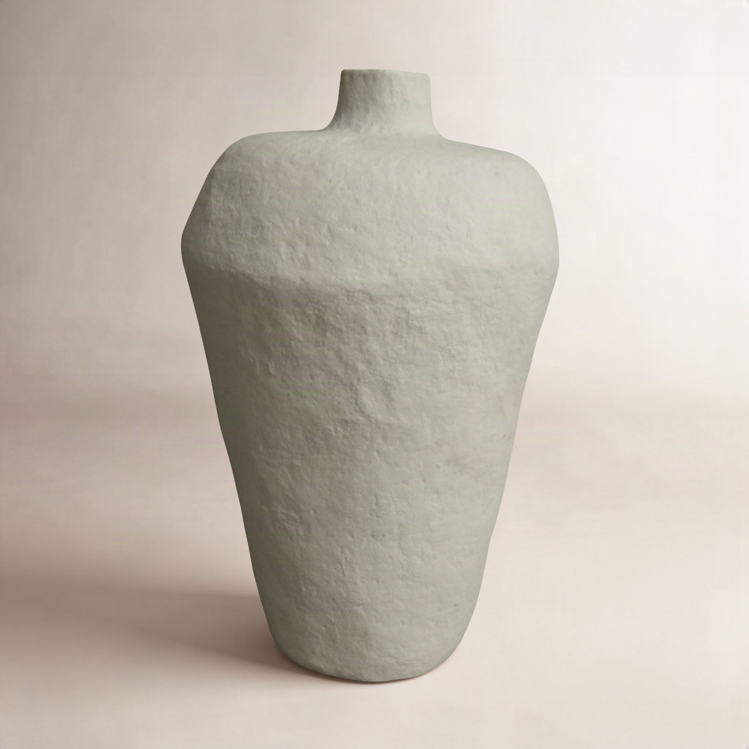 Nikia Table Vase