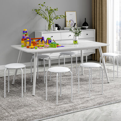 Ensemble de 6 tabourets empilables avec sièges rembourrés, tabourets empilables rembourrés de hauteur standard de 17 pouces avec surface en cuir, tabourets gigognes ronds portables pour la cuisine intérieure / extérieure, couleur assortie, paquet de 6